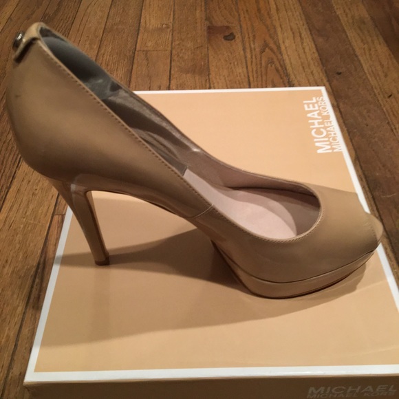 Michael Kors York Platform (Patent/Nude) - 6 1/2 - Picture 4 of 8